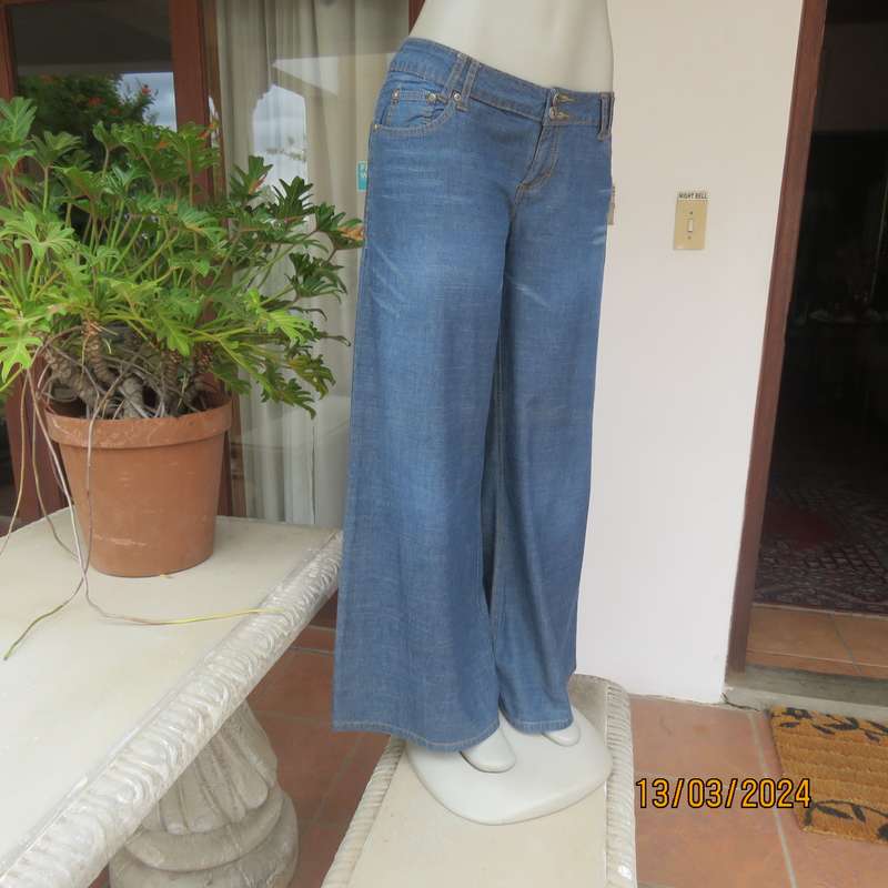 Wide legged blue denim low rise 100% cotton jeans. Size 38. As new.