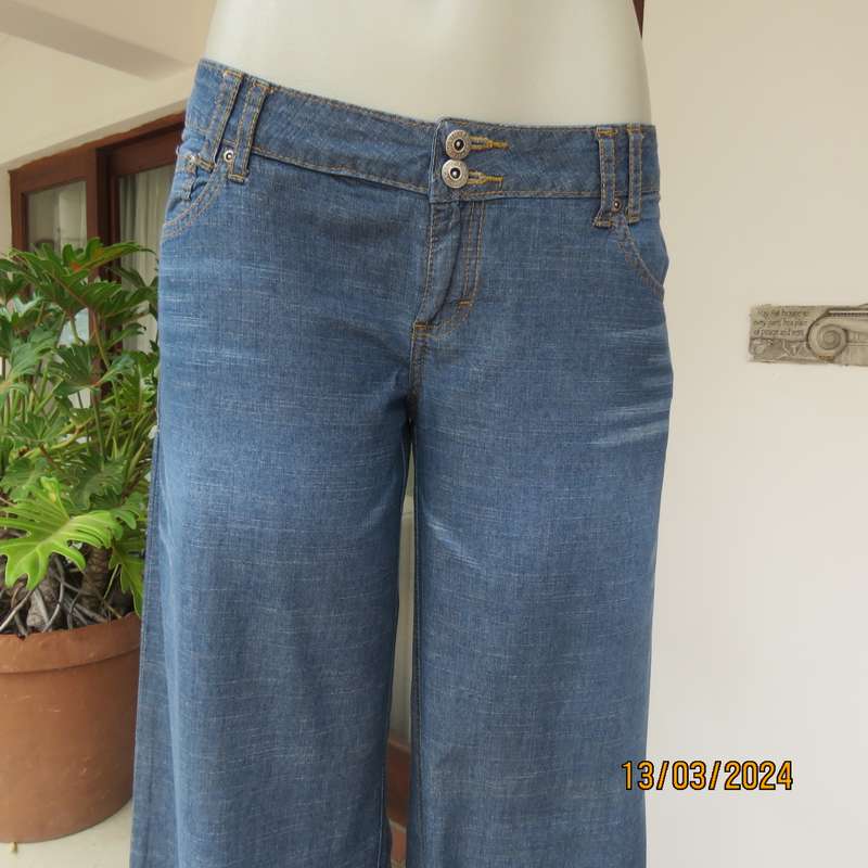 Wide legged blue denim low rise 100% cotton jeans. Size 38. As new.
