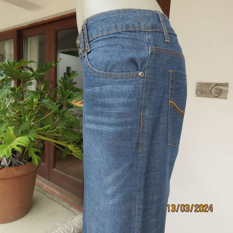 Wide legged blue denim low rise 100% cotton jeans. Size 38. As new.