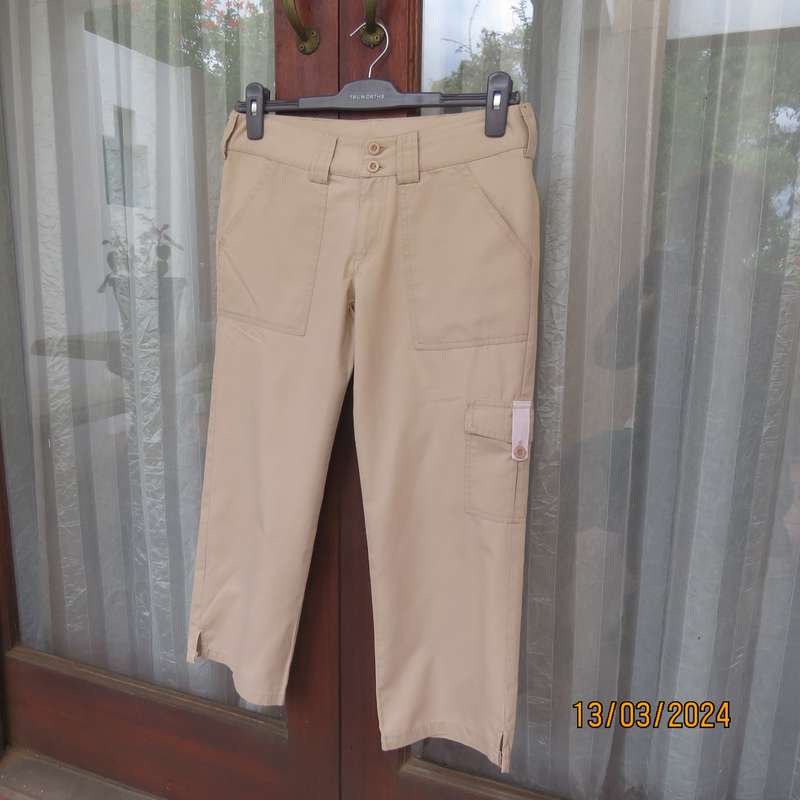 Rich cream polycotton cropped low rise pants. Petite size 34. As new condition