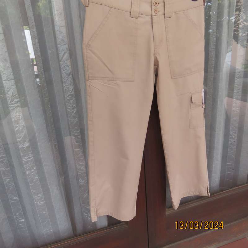Rich cream polycotton cropped low rise pants. Petite size 34. As new condition
