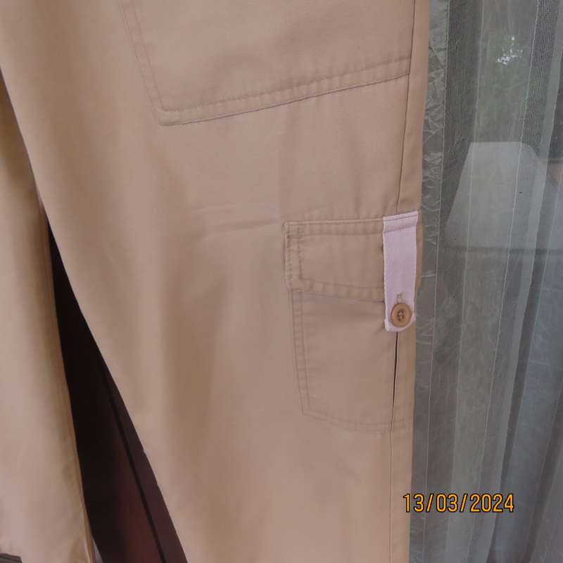 Rich cream polycotton cropped low rise pants. Petite size 34. As new condition
