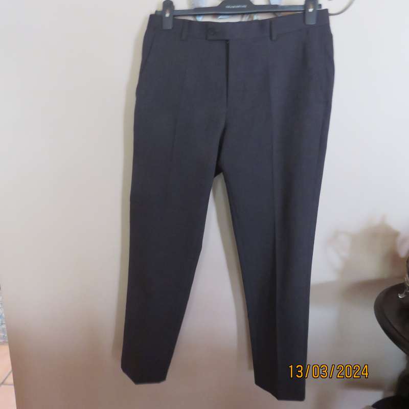 STUDIO W men's dark slate 100% polyester smart pants size 32. As new
