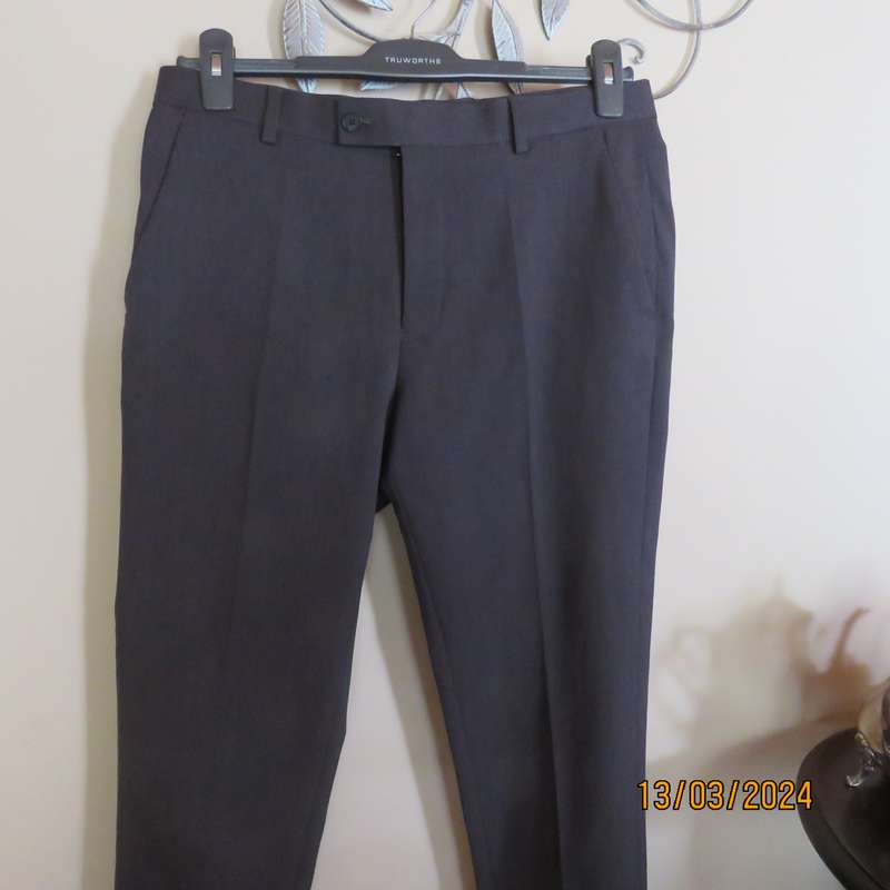 STUDIO W men's dark slate 100% polyester smart pants size 32. As new