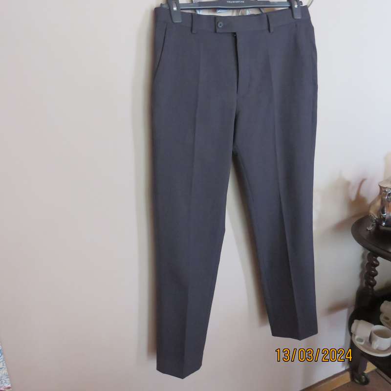 STUDIO W men's dark slate 100% polyester smart pants size 32. As new
