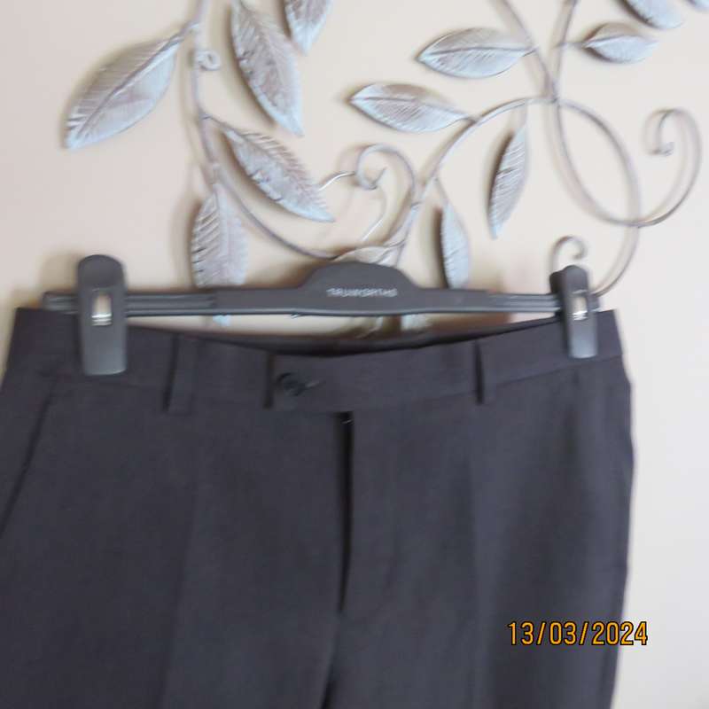 STUDIO W men's dark slate 100% polyester smart pants size 32. As new