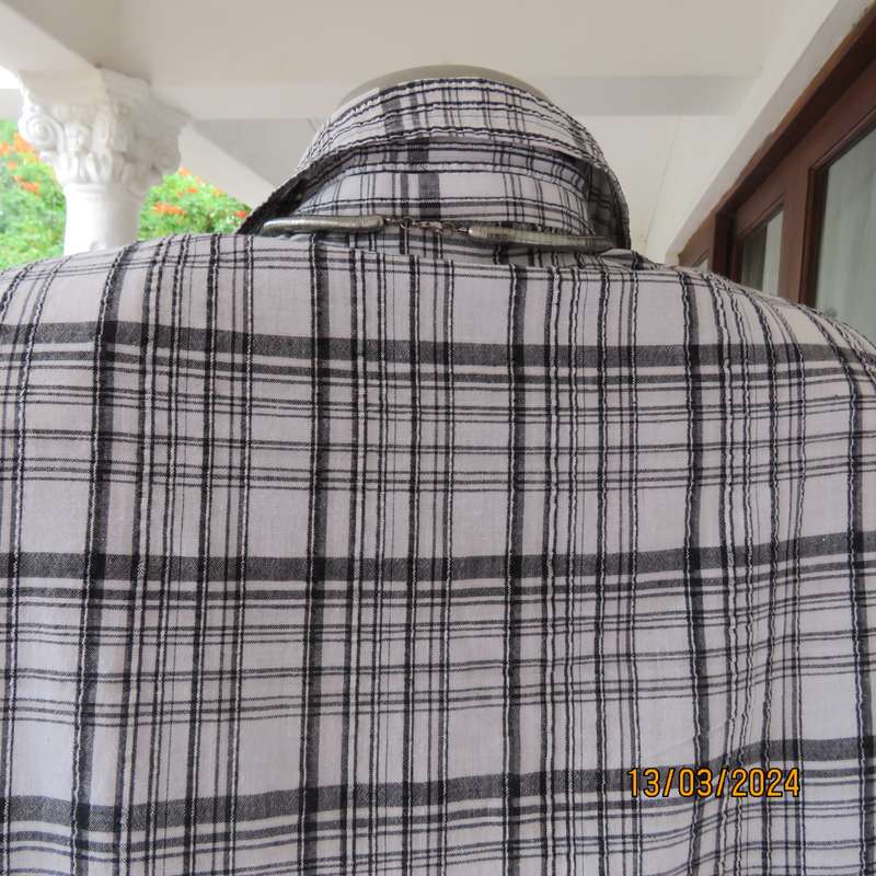 RENE TAYLOR black-white check 100% cotton long sleeve shirt size 42. Embossed.