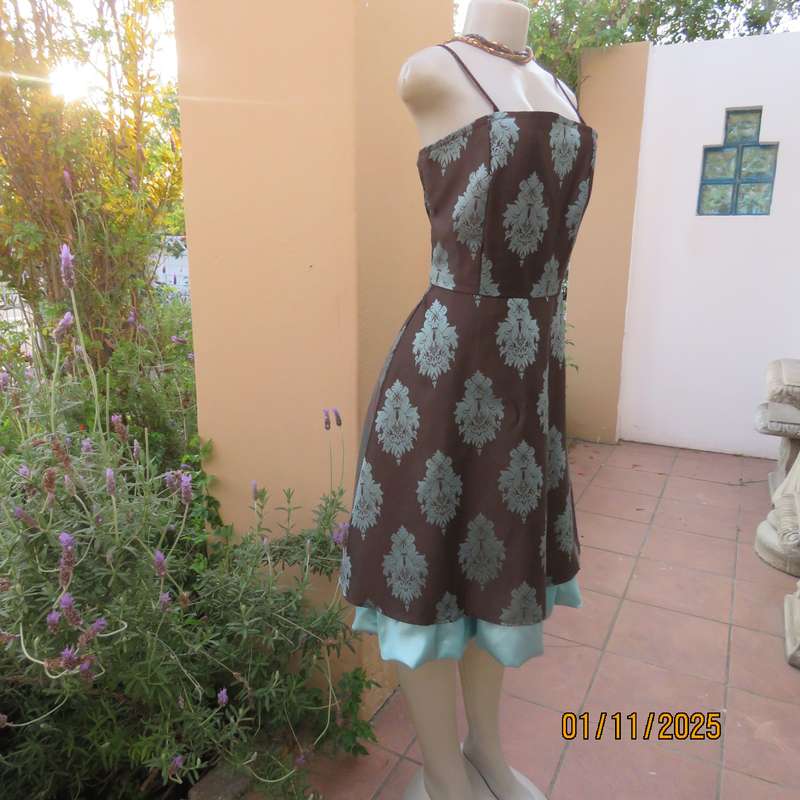 BOUTIQUE made brown brocade dress with light turquoise baroque design and underlayer.Size 36.As new