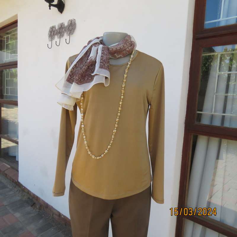 MENGSI gold colour stretch lycra long sleeve slip over top size 36. As new condition.