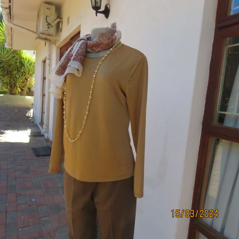 MENGSI gold colour stretch lycra long sleeve slip over top size 36. As new condition.