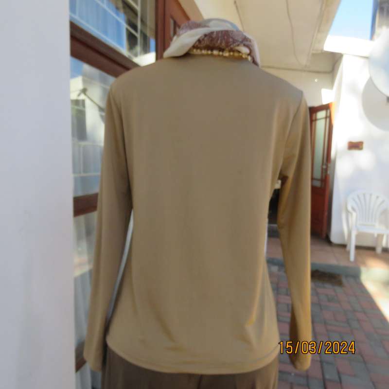 MENGSI gold colour stretch lycra long sleeve slip over top size 36. As new condition.