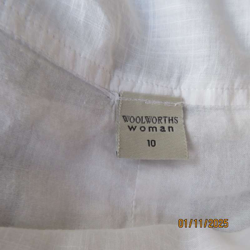 WOOLWORTHS amazing fine cotton white half flare skirt in white. Paneled and with 6 pleats.Size 36.