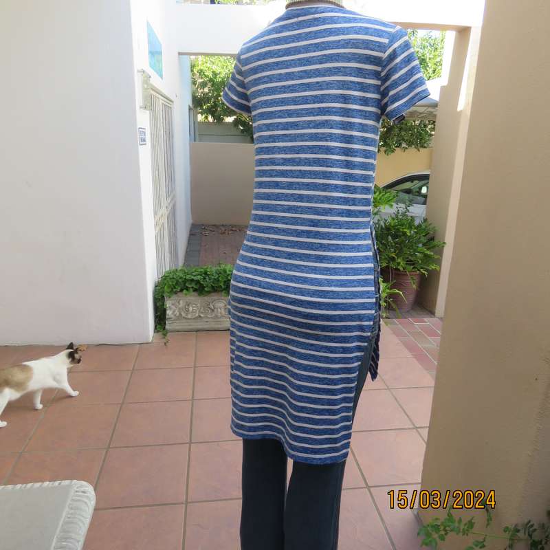NOBILITY long blue-white horizontal striped slip over top. Size 30. In polycotton stretch.