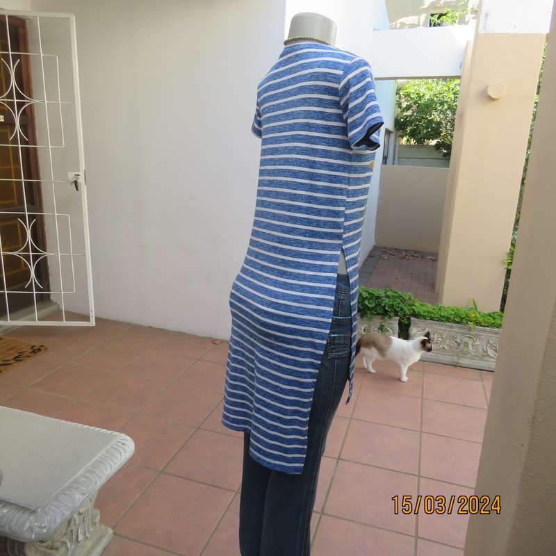 NOBILITY long blue-white horizontal striped slip over top. Size 30. In polycotton stretch.