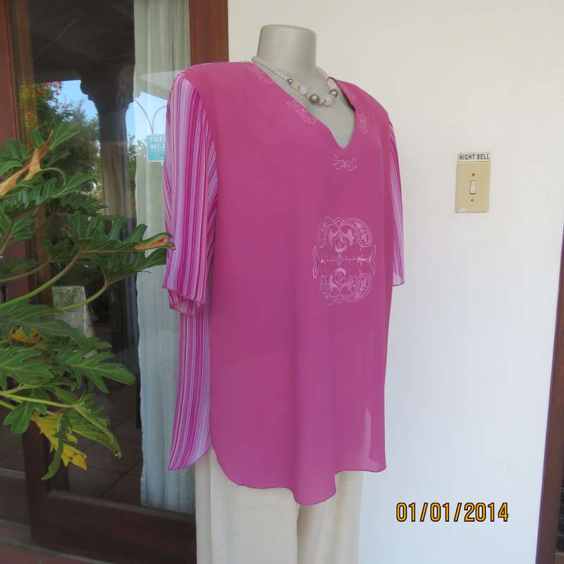 WINGKYS short sleeve slip over V neck top in striped pink and embroidered front.Size 46.