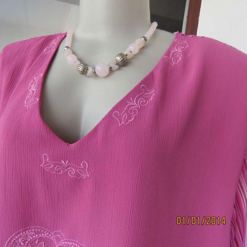 WINGKYS short sleeve slip over V neck top in striped pink and embroidered front.Size 46.