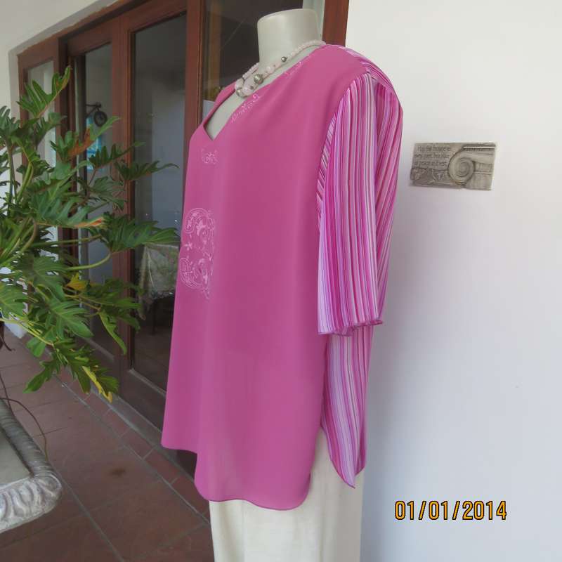 WINGKYS short sleeve slip over V neck top in striped pink and embroidered front.Size 46.
