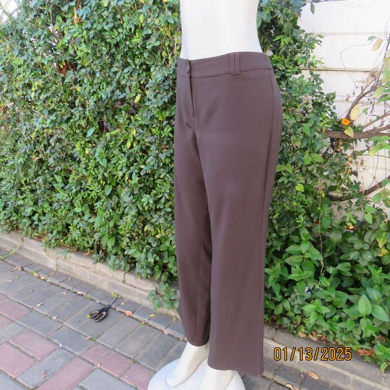 WOOLWORTHS dark brown polyester-viscose stretch straight legged pants.Size 38.Inner leg 74cm