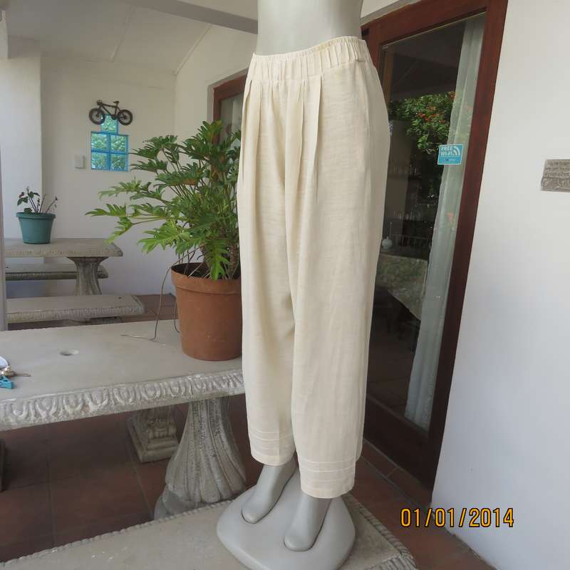 TWO ANGELS on the RADIO rich cream wide leg pants size 38. As new