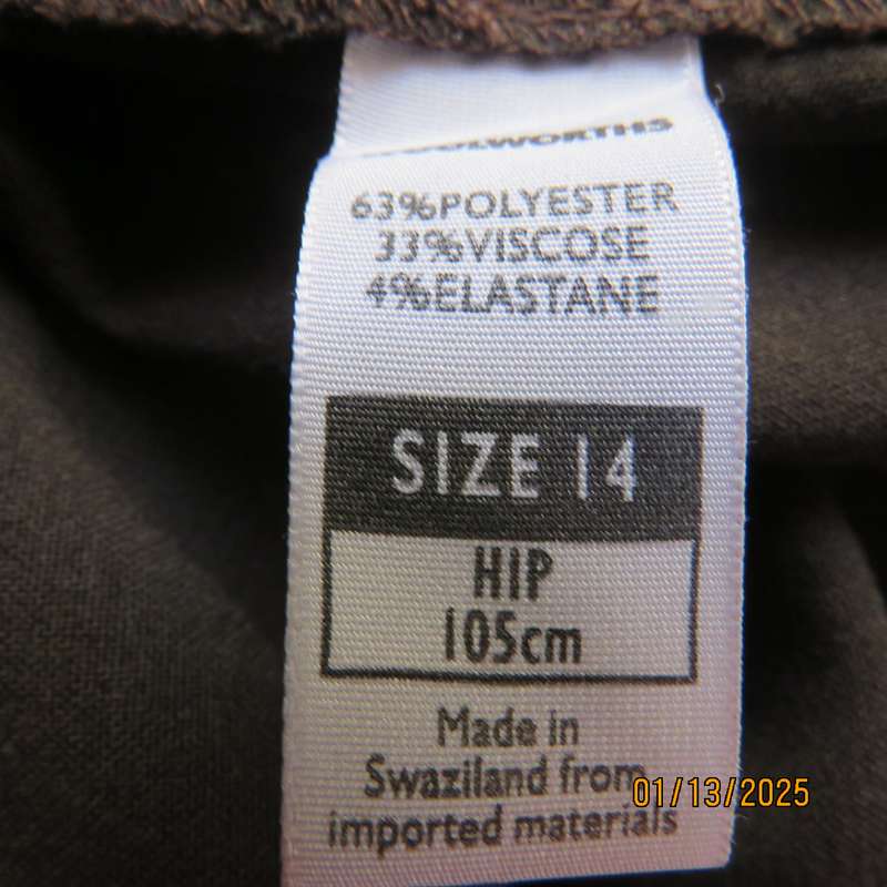 WOOLWORTHS dark brown polyester-viscose stretch straight legged pants.Size 38.Inner leg 74cm