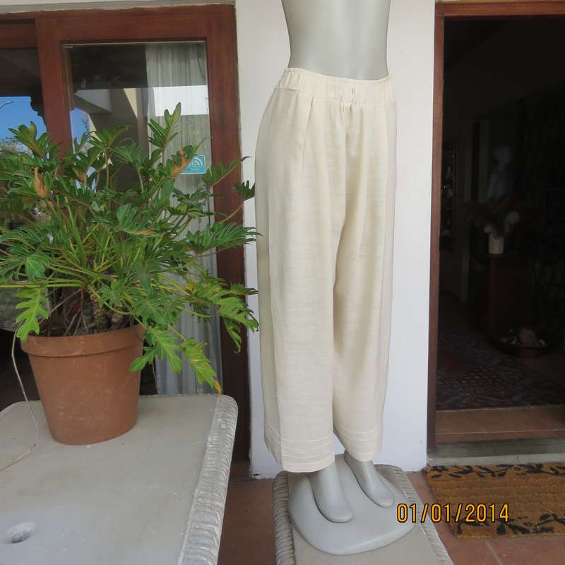TWO ANGELS on the RADIO rich cream wide leg pants size 38. As new