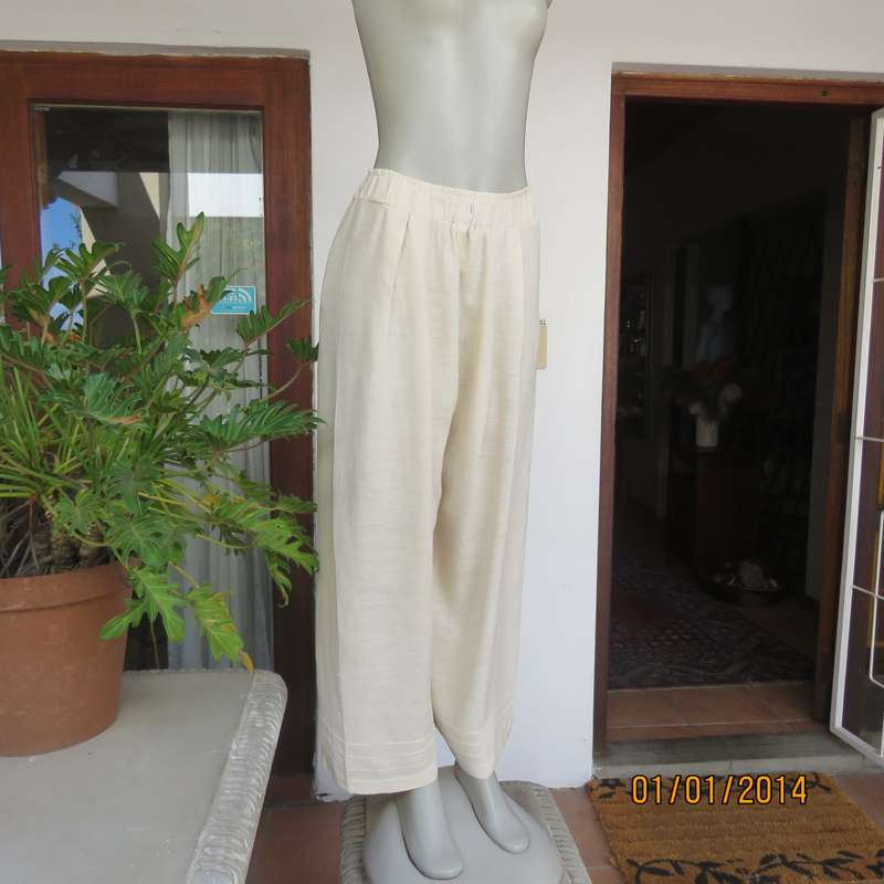 TWO ANGELS on the RADIO rich cream wide leg pants size 38. As new
