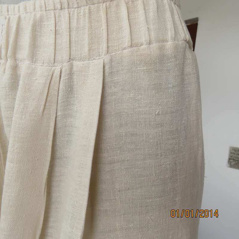 TWO ANGELS on the RADIO rich cream wide leg pants size 38. As new