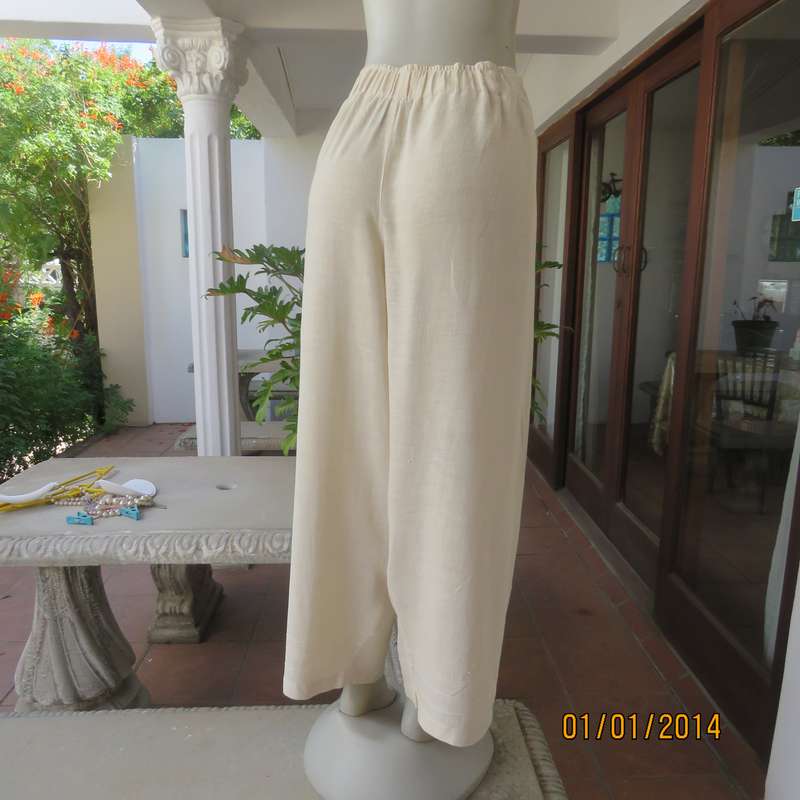 TWO ANGELS on the RADIO rich cream wide leg pants size 38. As new