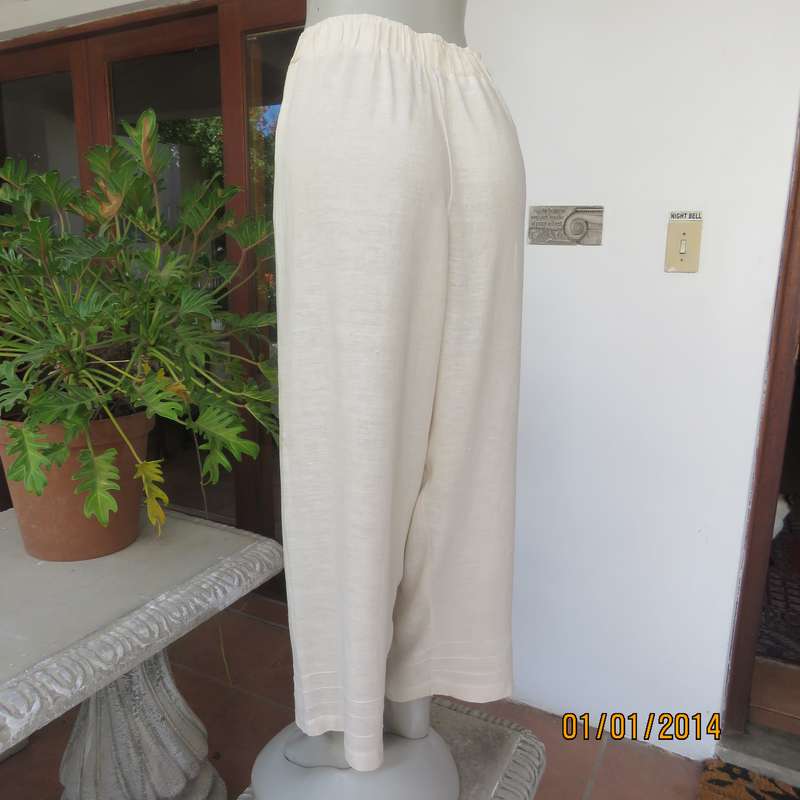 TWO ANGELS on the RADIO rich cream wide leg pants size 38. As new