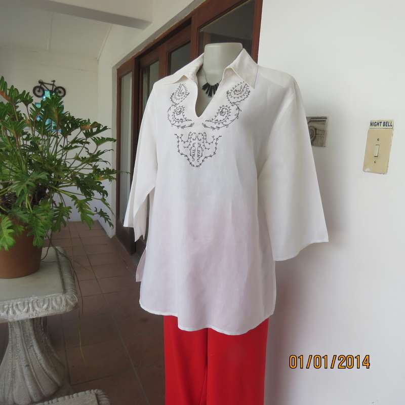 ZETA white 100% ramie slip over top with V and collar. Black embroidery. Size 40