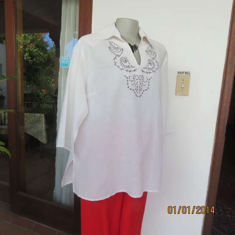 ZETA white 100% ramie slip over top with V and collar. Black embroidery. Size 40