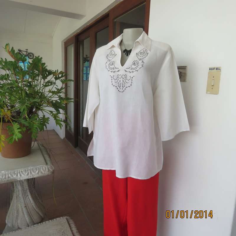 ZETA white 100% ramie slip over top with V and collar. Black embroidery. Size 40