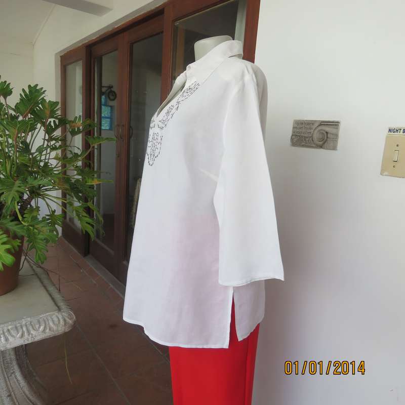 ZETA white 100% ramie slip over top with V and collar. Black embroidery. Size 40