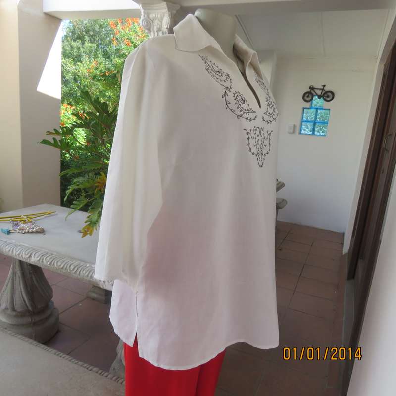 ZETA white 100% ramie slip over top with V and collar. Black embroidery. Size 40