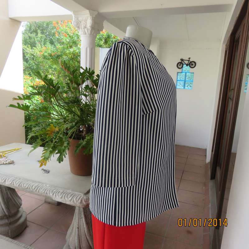 Boutique made navy-white heavy polyester open hanging striped top. Size 38
