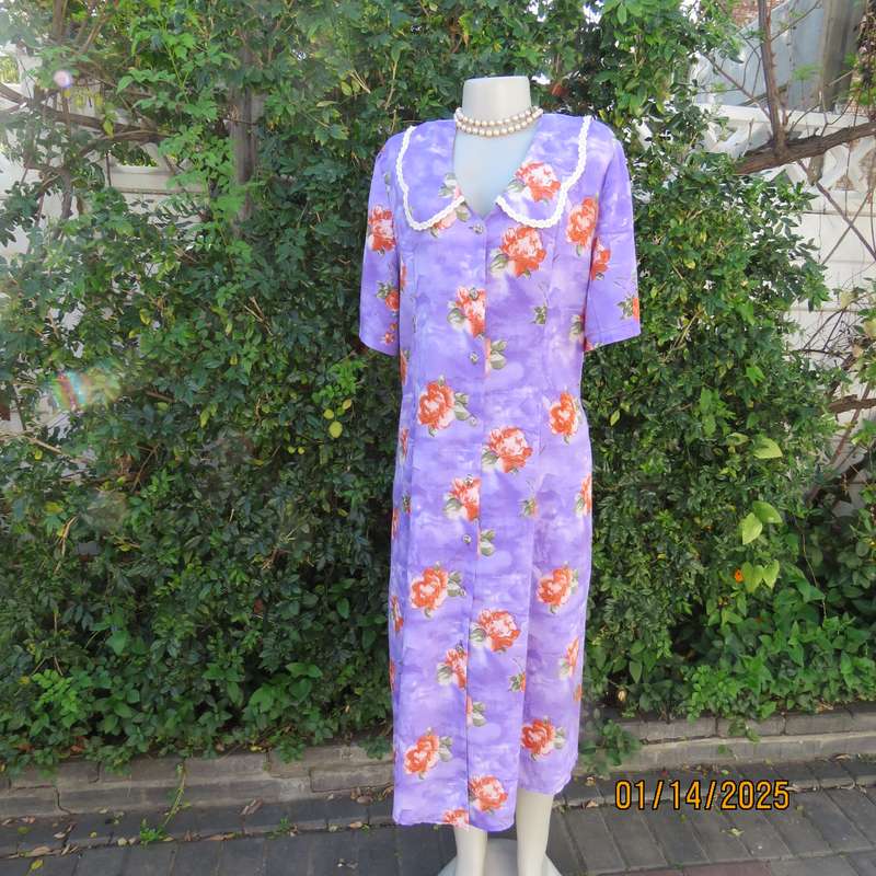 OWNER made vintage princess style dress in lavender with crimson roses. Button down.Size 42.