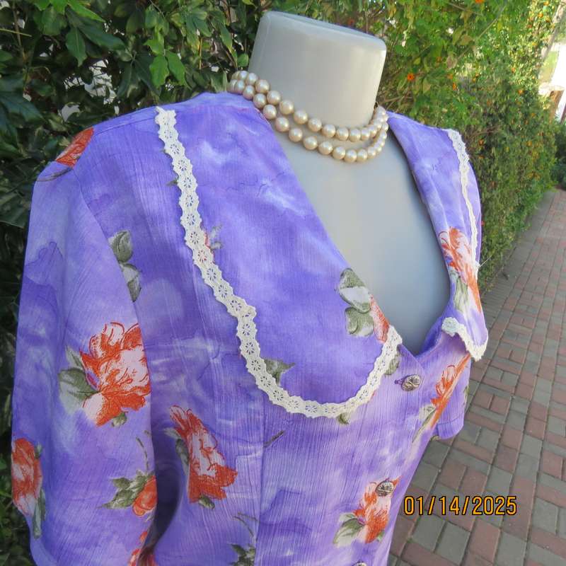 OWNER made vintage princess style dress in lavender with crimson roses. Button down.Size 42.