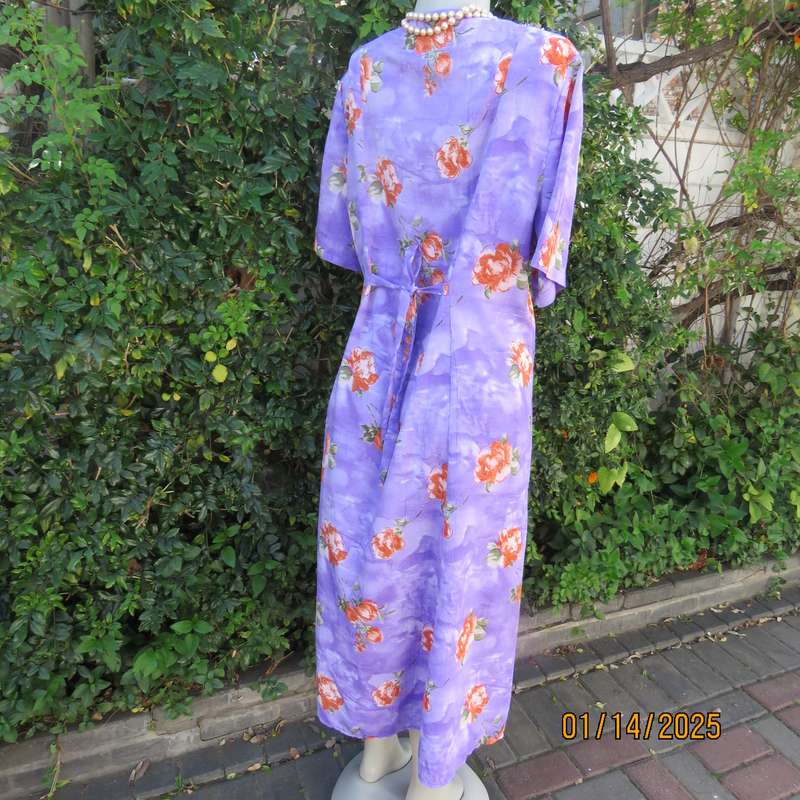 OWNER made vintage princess style dress in lavender with crimson roses. Button down.Size 42.