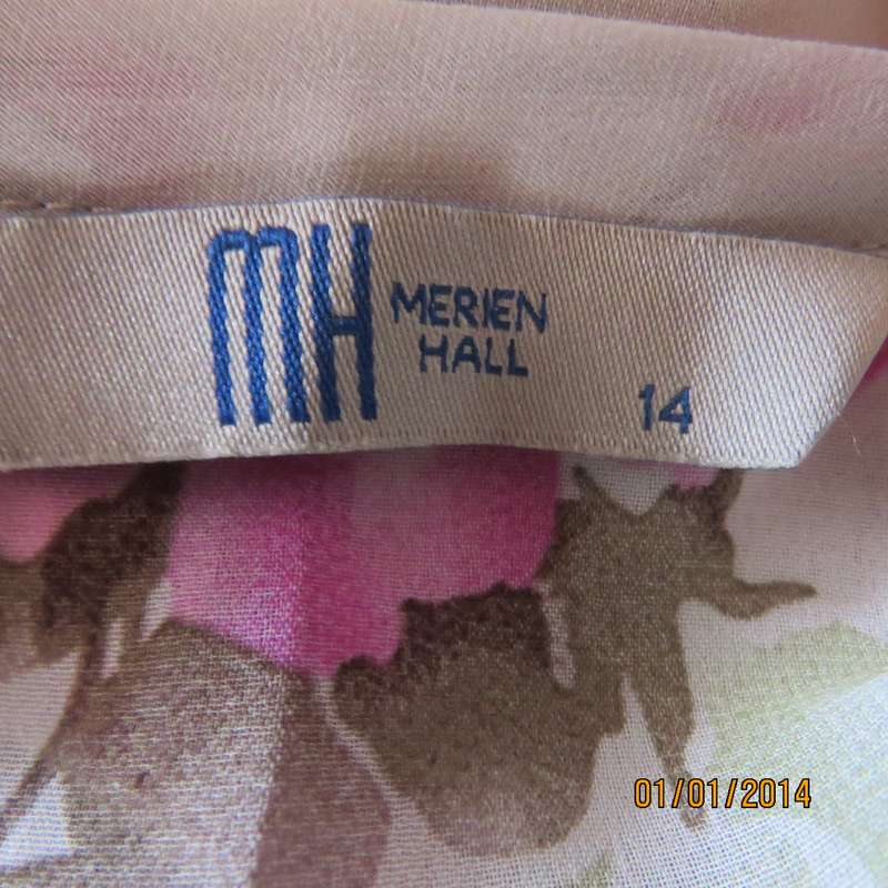 MERIEN HALL nostalgic blouson white short sleeve top with pink roses. Size 38