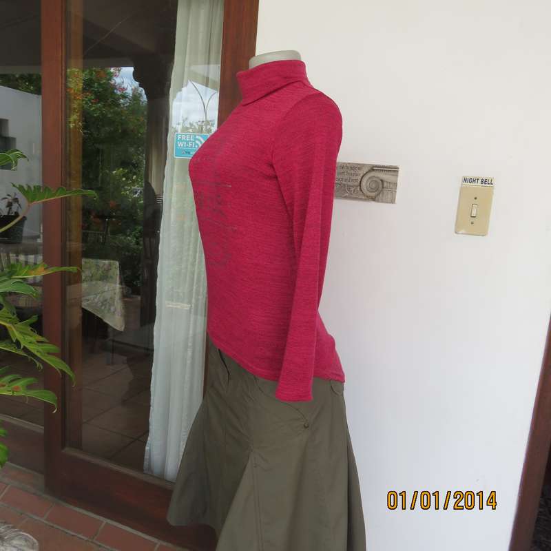 FRIENDS Inc dark magenta pink stretch polyester long sleeve poloneck top size 30.
