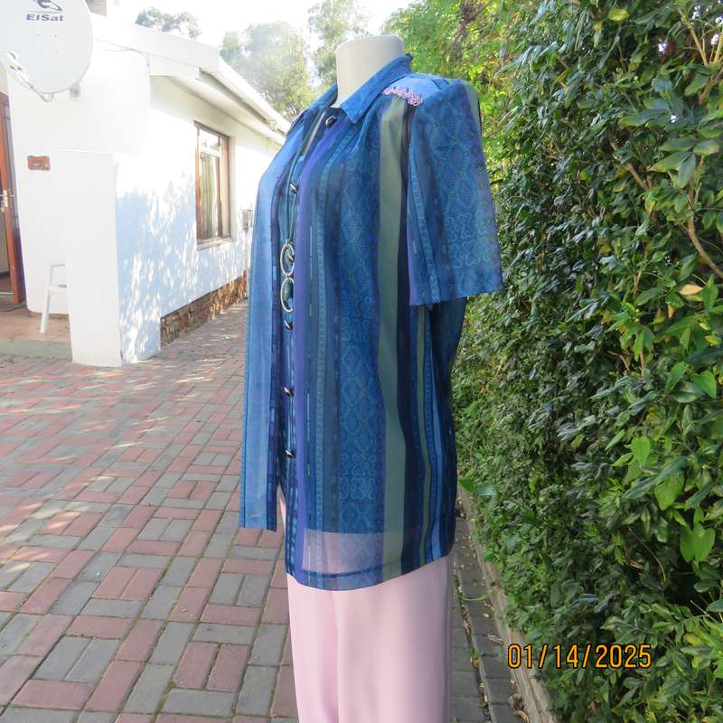 NUVELLE vintage 2 pc blouse set. Cami and button down top. In blue-purple-green lines. Size 36.