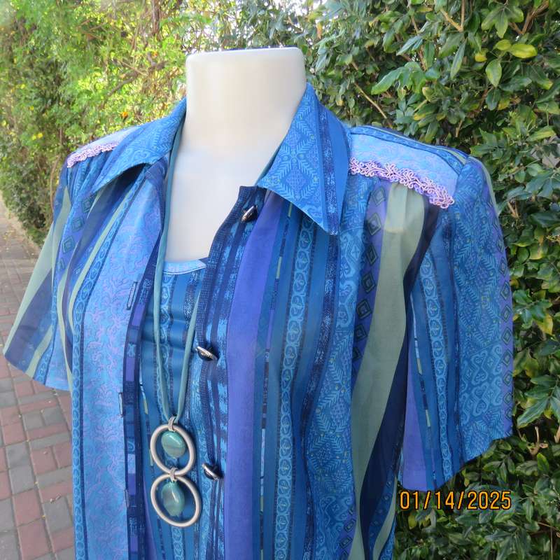 NUVELLE vintage 2 pc blouse set. Cami and button down top. In blue-purple-green lines. Size 36.