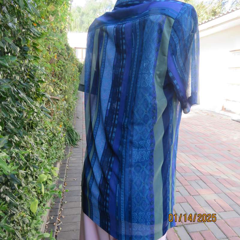 NUVELLE vintage 2 pc blouse set. Cami and button down top. In blue-purple-green lines. Size 36.