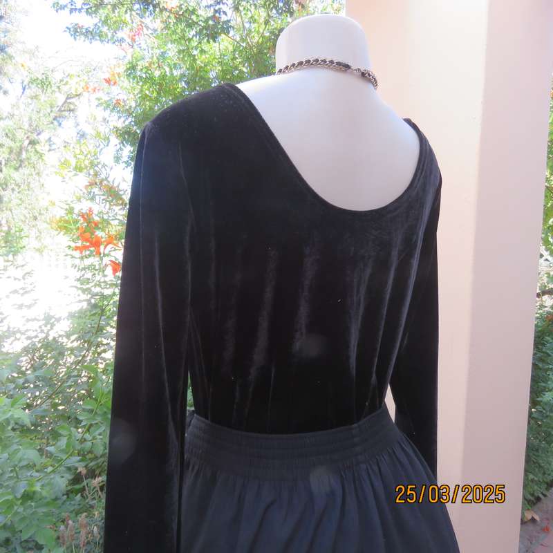 FOSHINI black velour-knit stretch long sleeve body suit size 38. Never used
