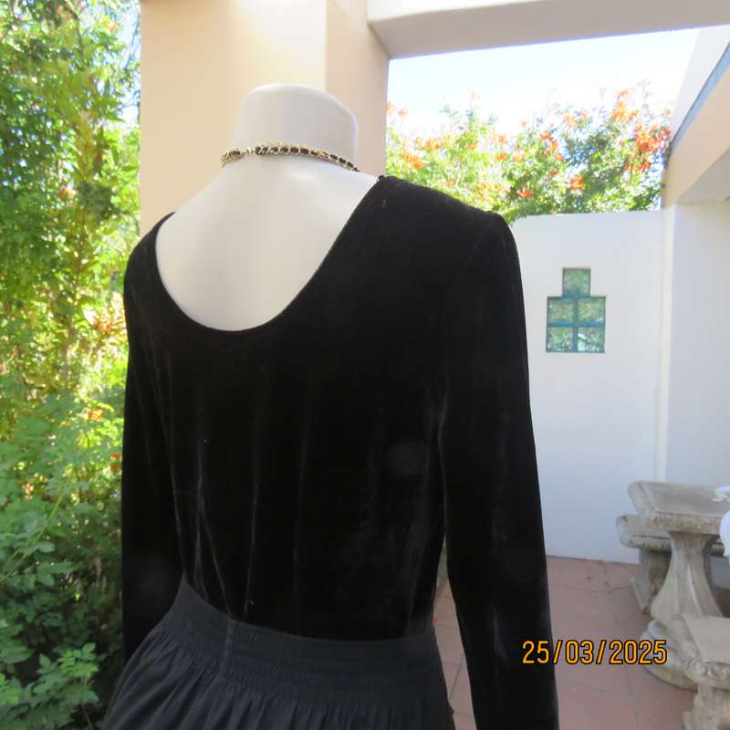 FOSHINI black velour-knit stretch long sleeve body suit size 38. Never used