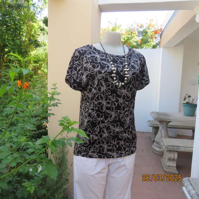 REAL basic black soft stretch polyester top with white lilies. Cut-on short sleeves. Size 36