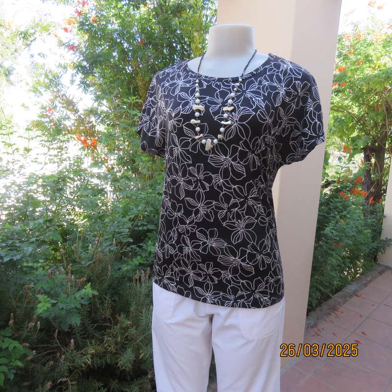 REAL basic black soft stretch polyester top with white lilies. Cut-on short sleeves. Size 36
