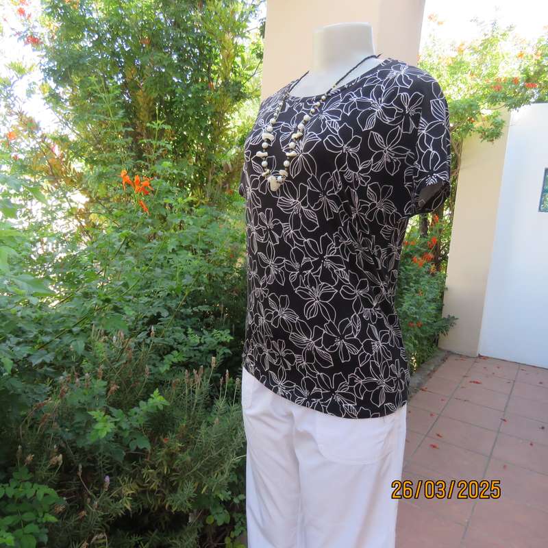 REAL basic black soft stretch polyester top with white lilies. Cut-on short sleeves. Size 36