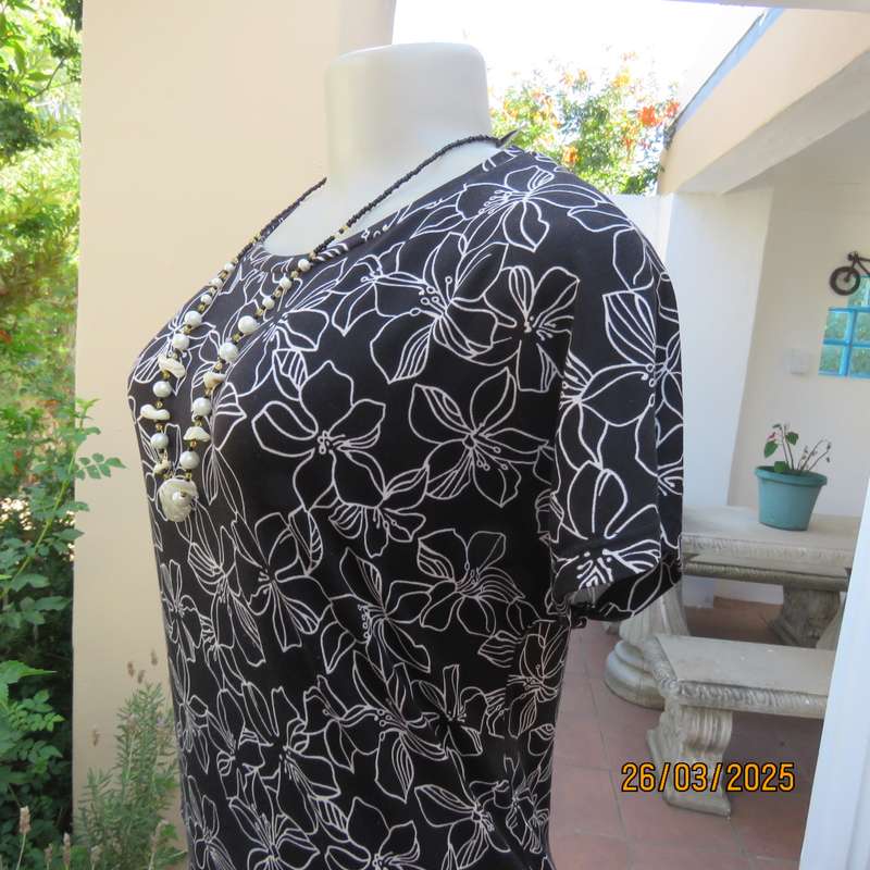 REAL basic black soft stretch polyester top with white lilies. Cut-on short sleeves. Size 36