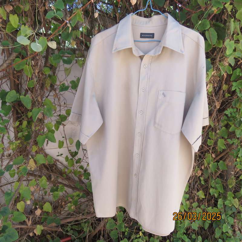 WOOLWORTHS dark beige short sleeve pure cotton men's shirt size large.